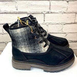 Roxy Hail Ya Black Plaid Flannel Waterproof Lined Ankle Boots size 9.5 NEW